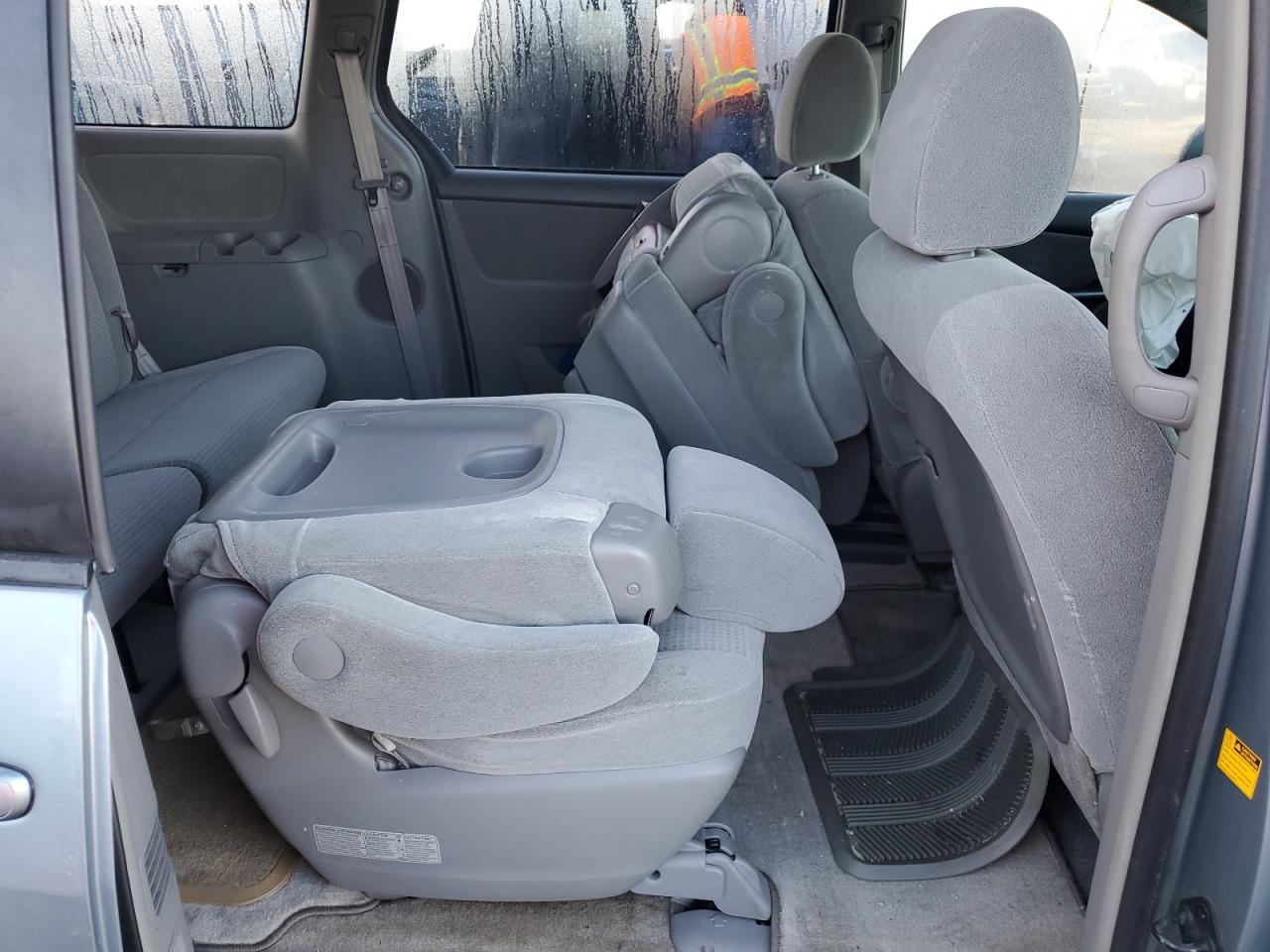 2010 Toyota Sienna - Image 11