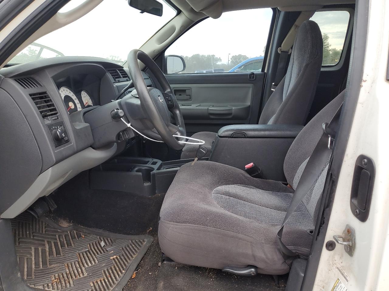 2009 Dodge Dakota - Image 7