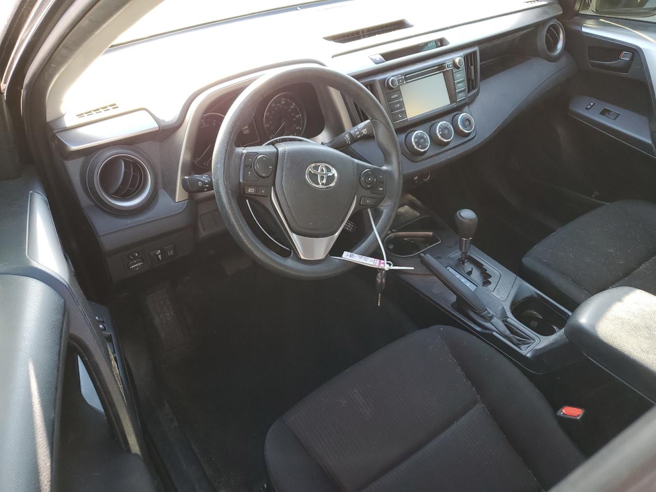 2018 Toyota RAV 4 - Image 8