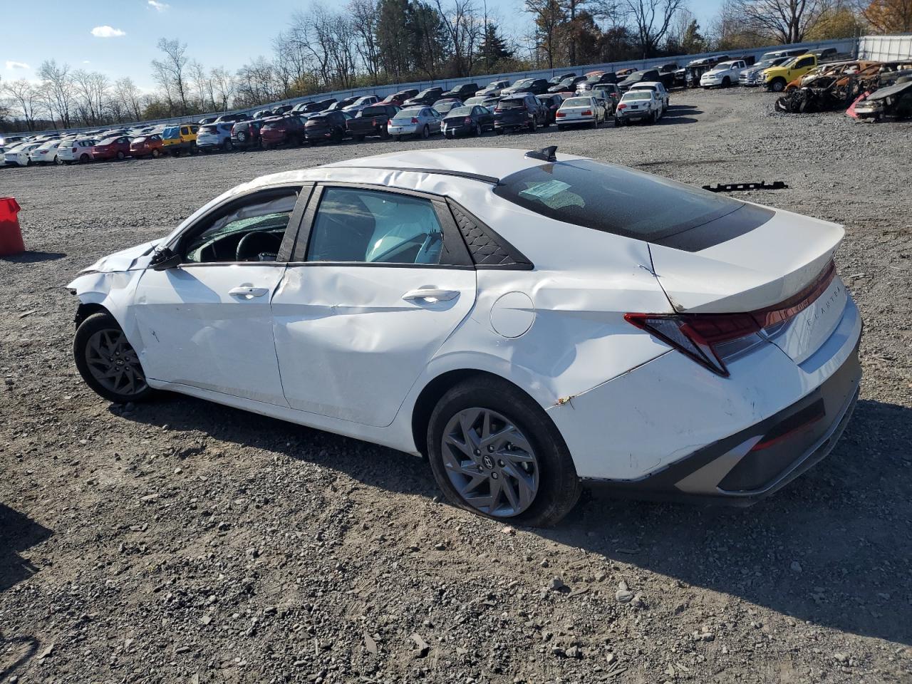 2024 Hyundai Elantra - Image 2