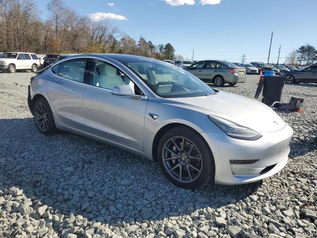  TESLA MODEL 3 2018 Сріблястий