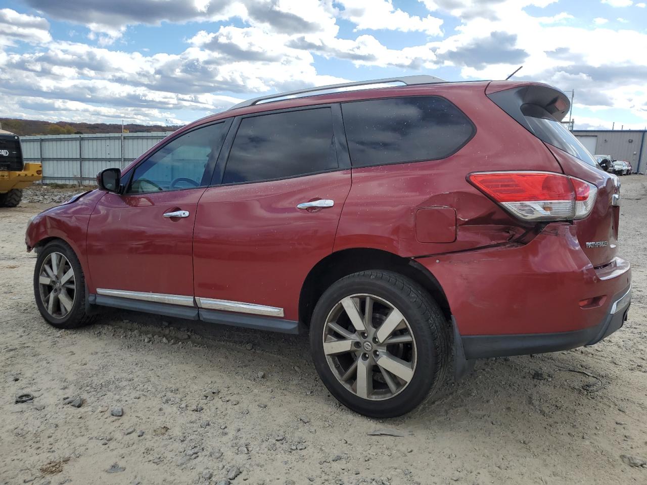 2014 Nissan Pathfinder - Image 2