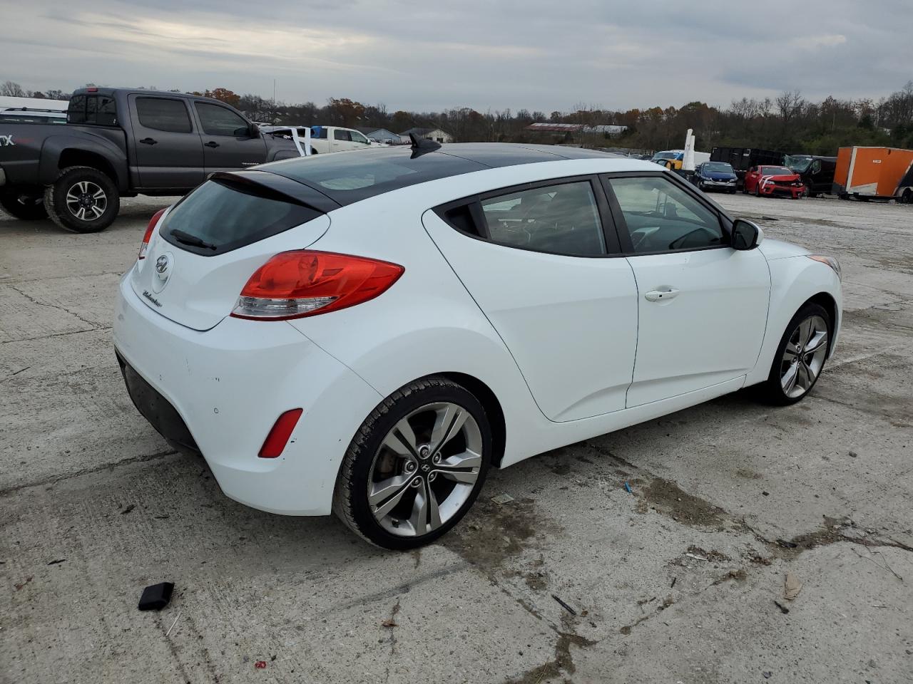 2014 Hyundai Veloster - Image 3