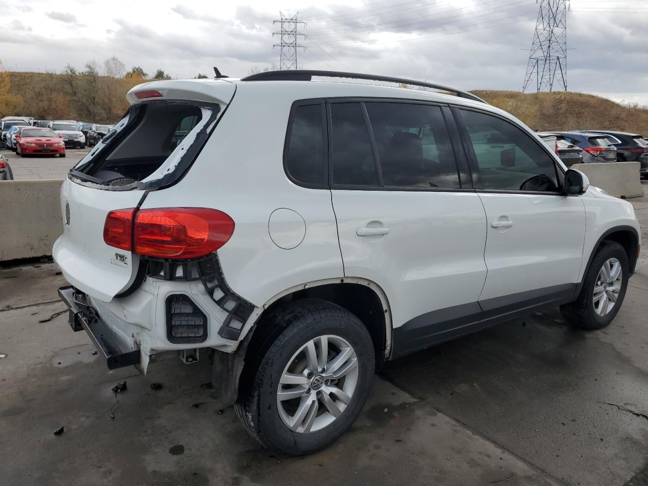 2016 Volkswagen Tiguan - Image 3
