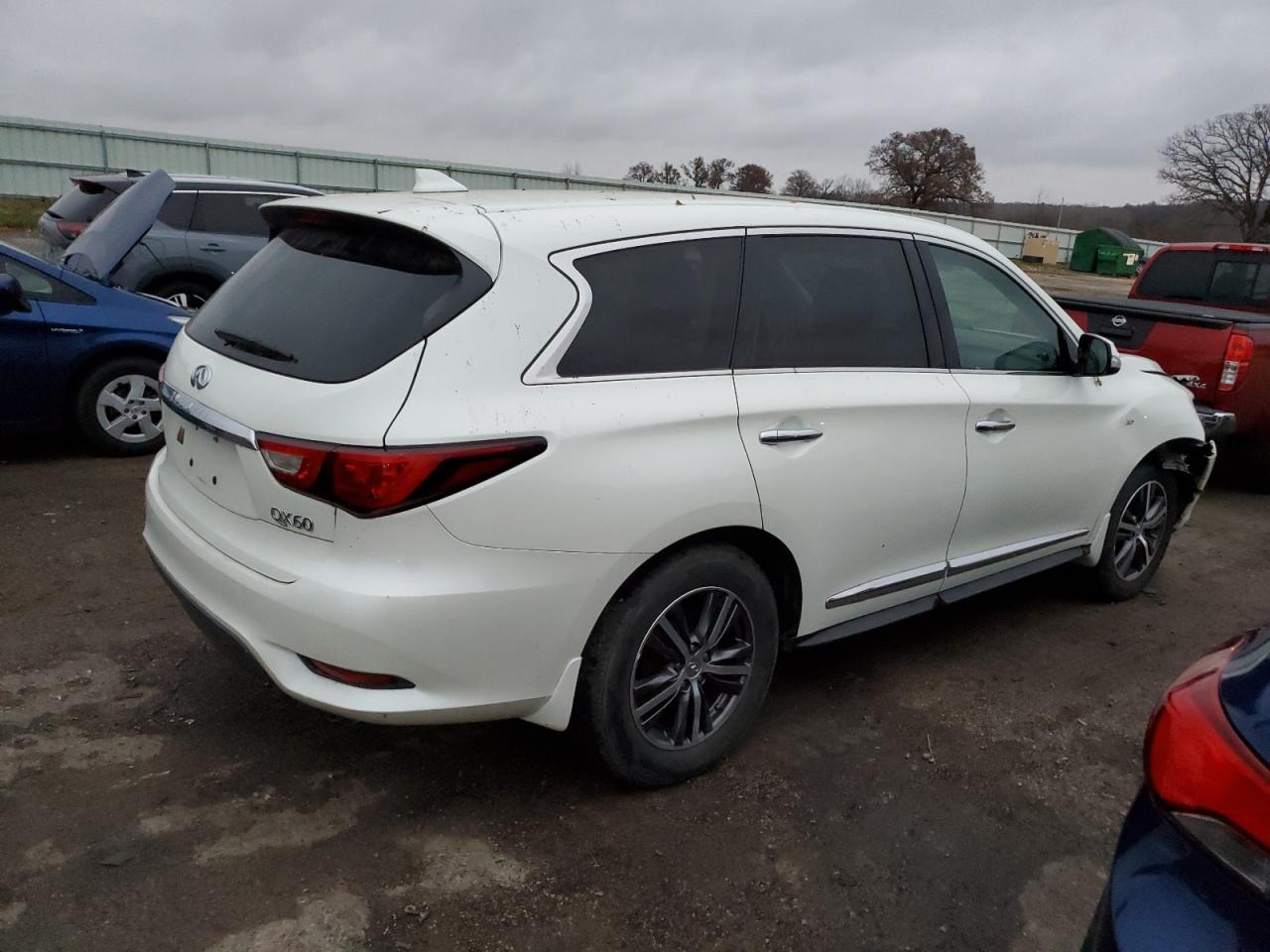 2017 Infiniti QX60 - Image 3