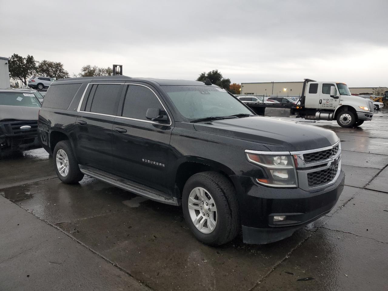 VIN 1GNSKJKC4FR631247 2015 CHEVROLET SUBURBAN no.4