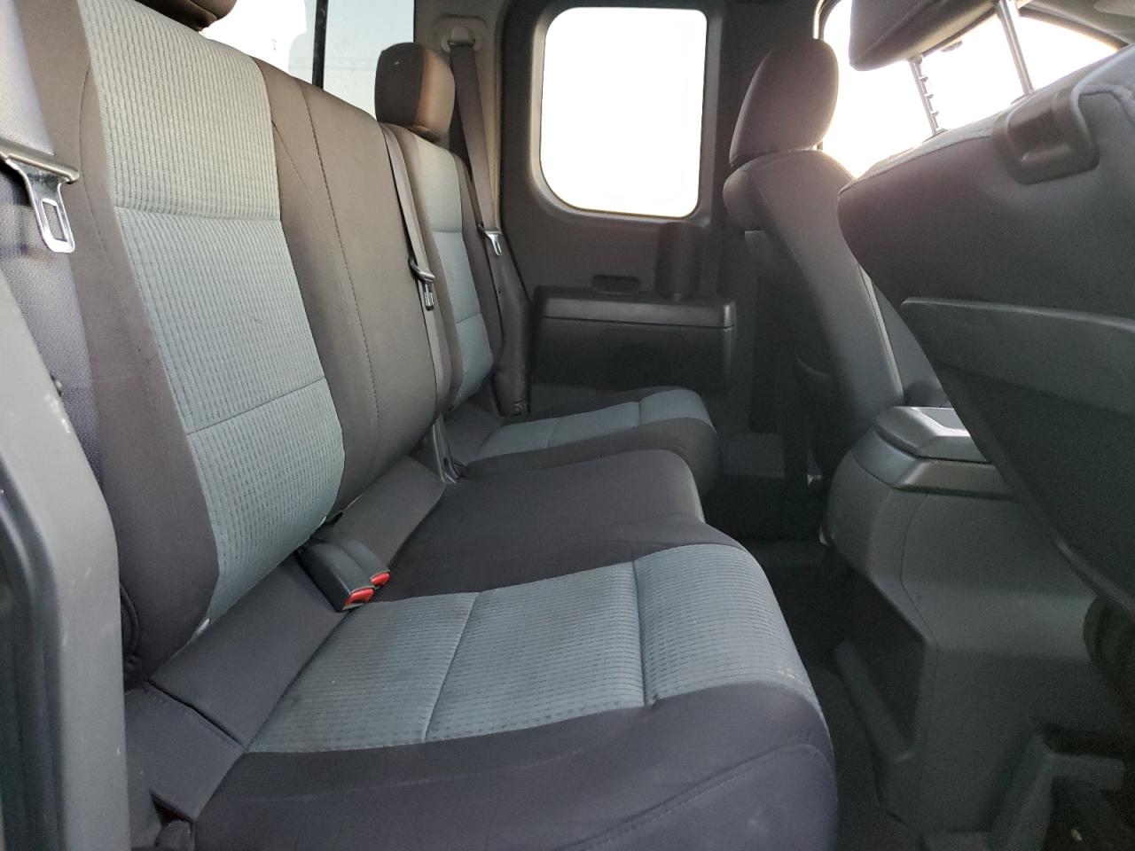 2005 Nissan Titan - Image 11