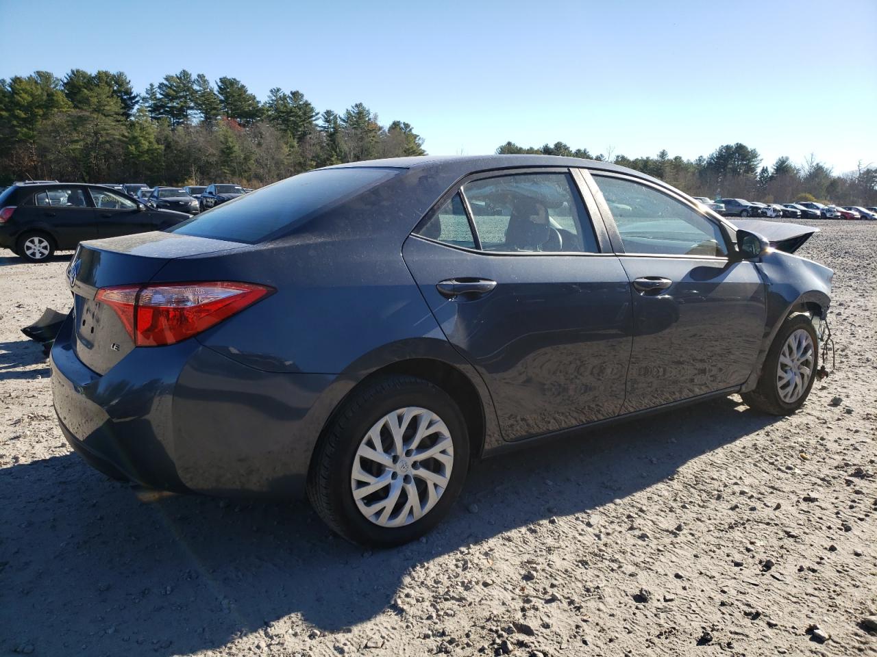 VIN 2T1BURHE5JC021368 2018 TOYOTA COROLLA no.3