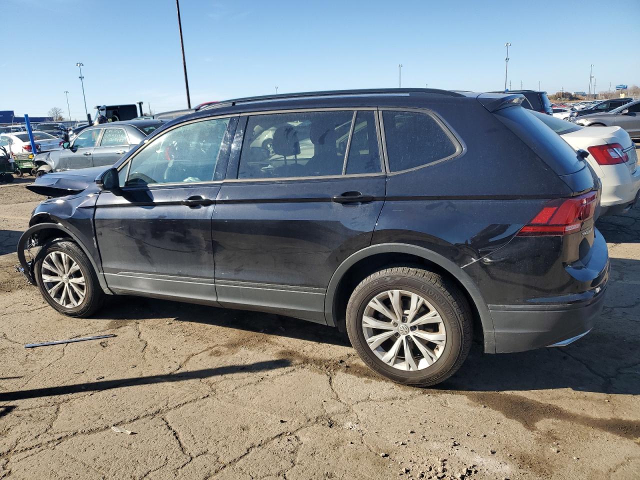 2019 Volkswagen Tiguan - Image 2