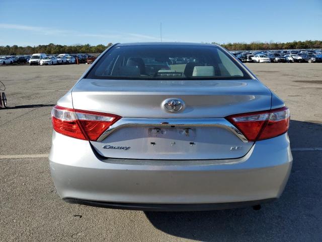  TOYOTA CAMRY 2015 Srebrny
