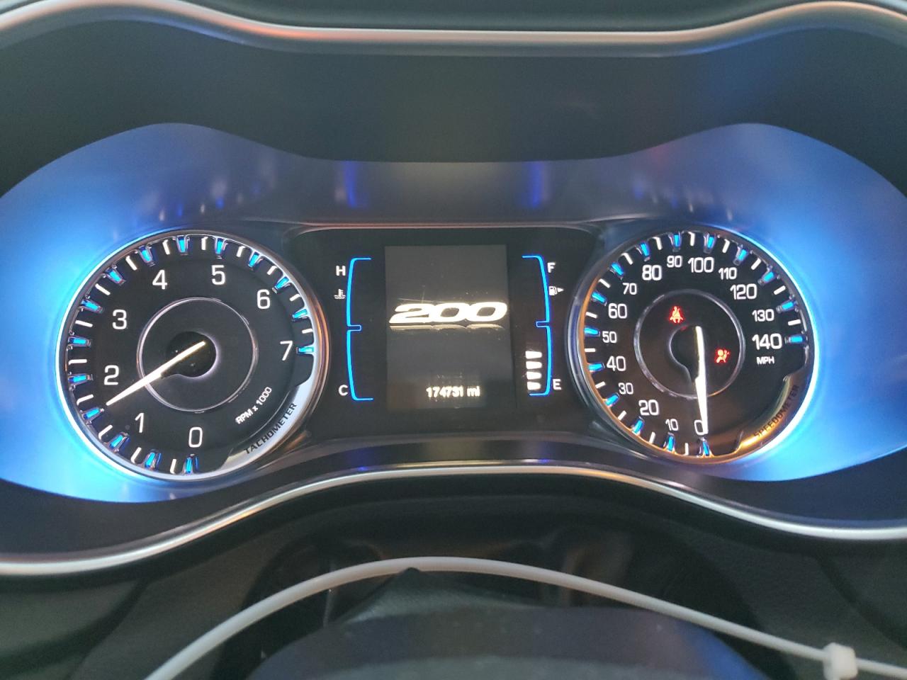 2015 Chrysler 200 - Image 9