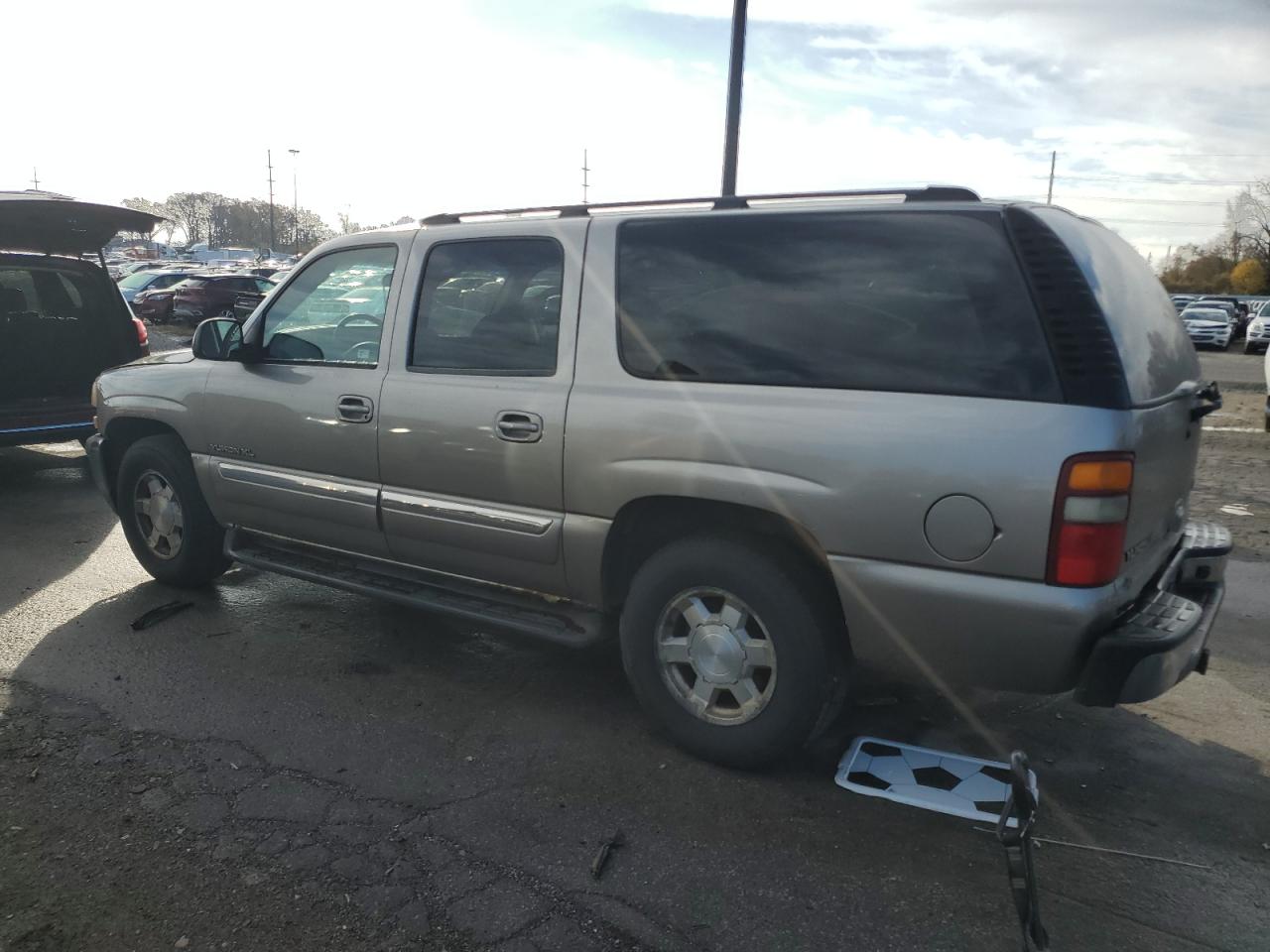 2003 GMC Yukon - Image 2