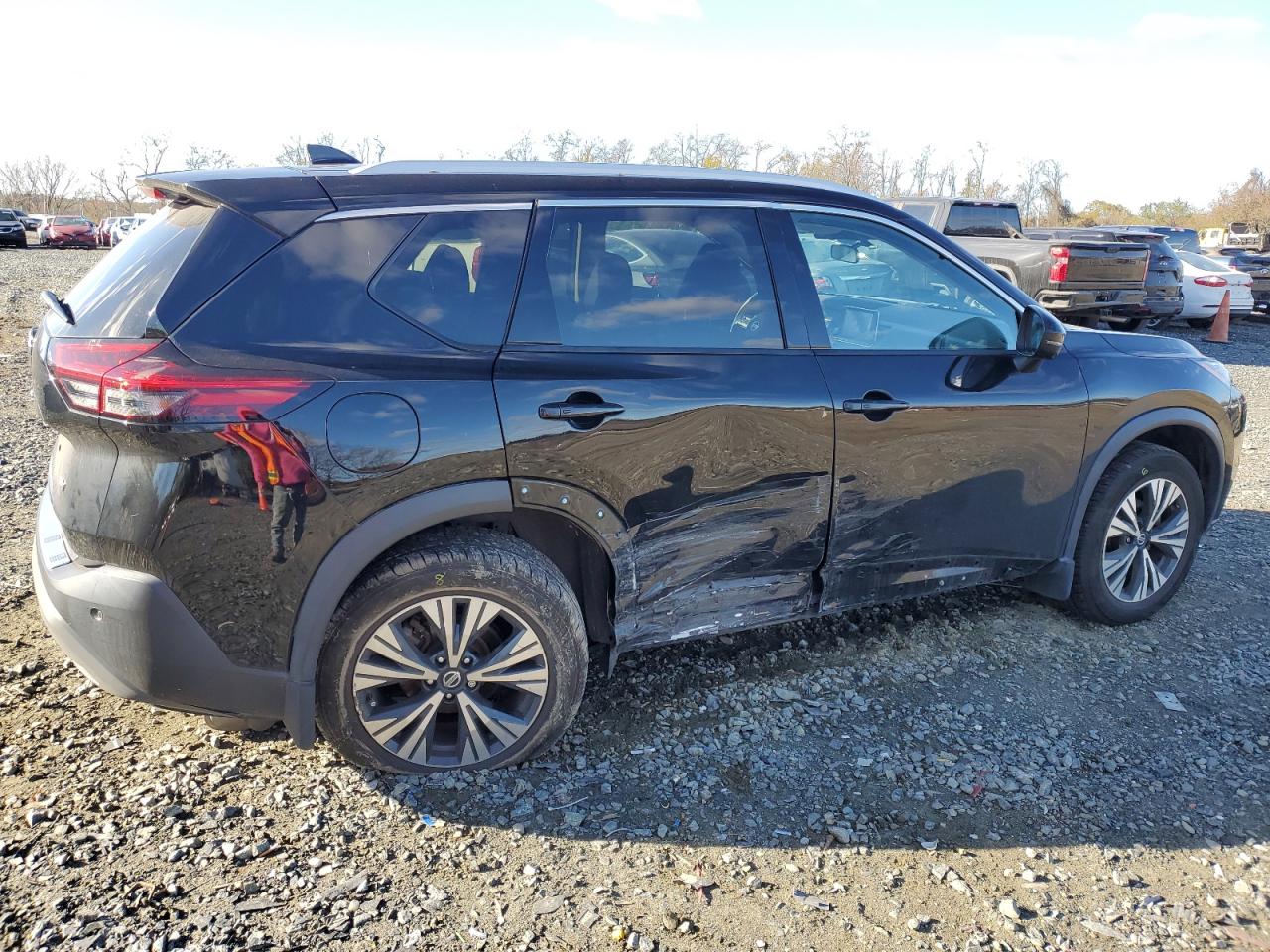 2021 Nissan Rogue - Image 3