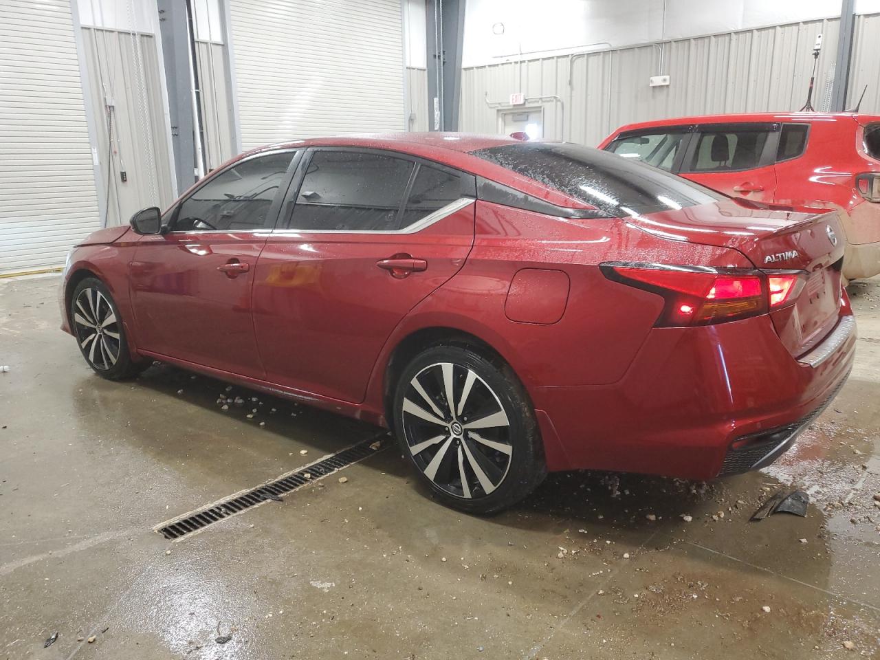 2020 Nissan Altima - Image 2