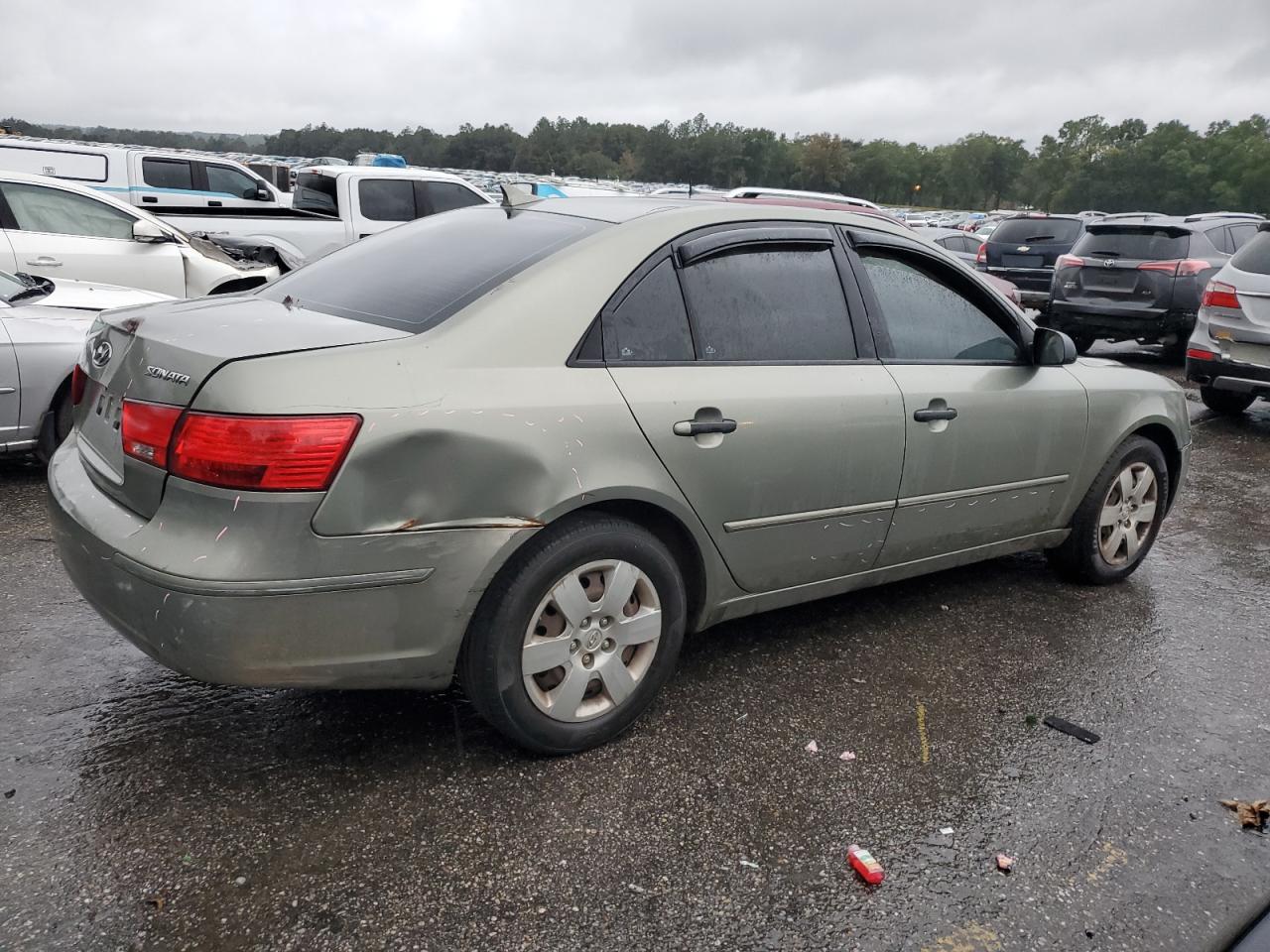 2010 Hyundai Sonata - Image 3