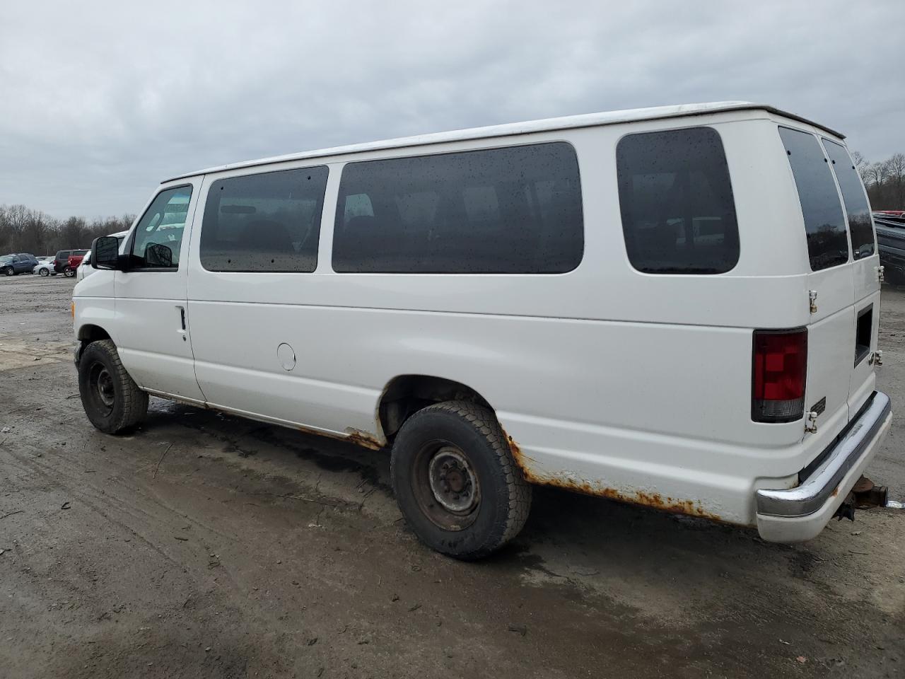 2004 Ford Econoline - Image 2