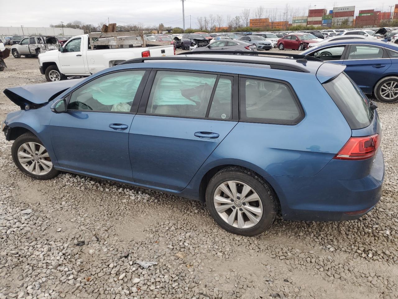 2017 Volkswagen Golf - Image 2