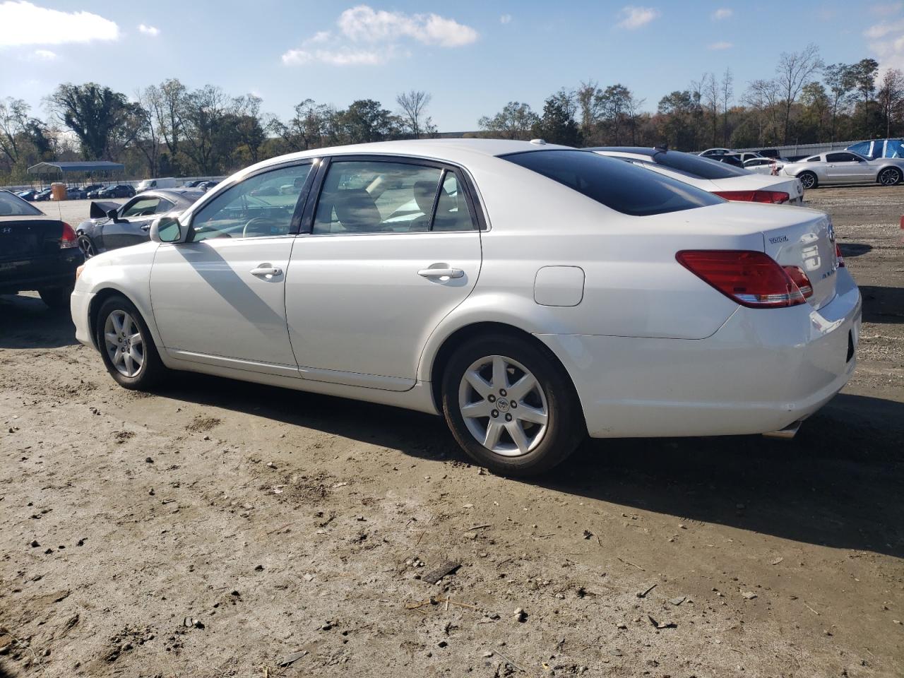 2010 Toyota Avalon - Image 2