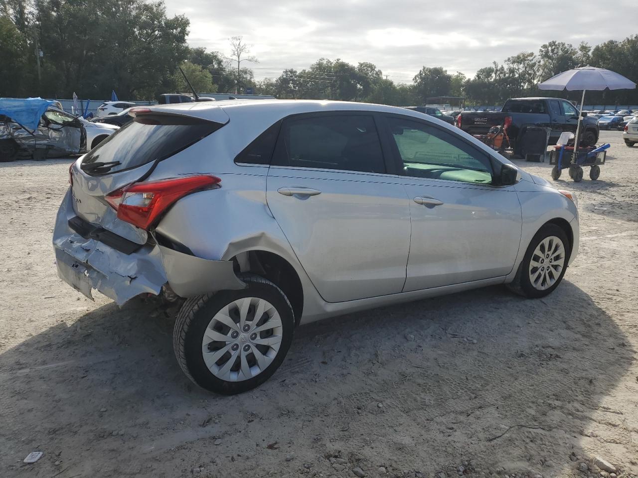 2016 Hyundai Elantra - Image 3