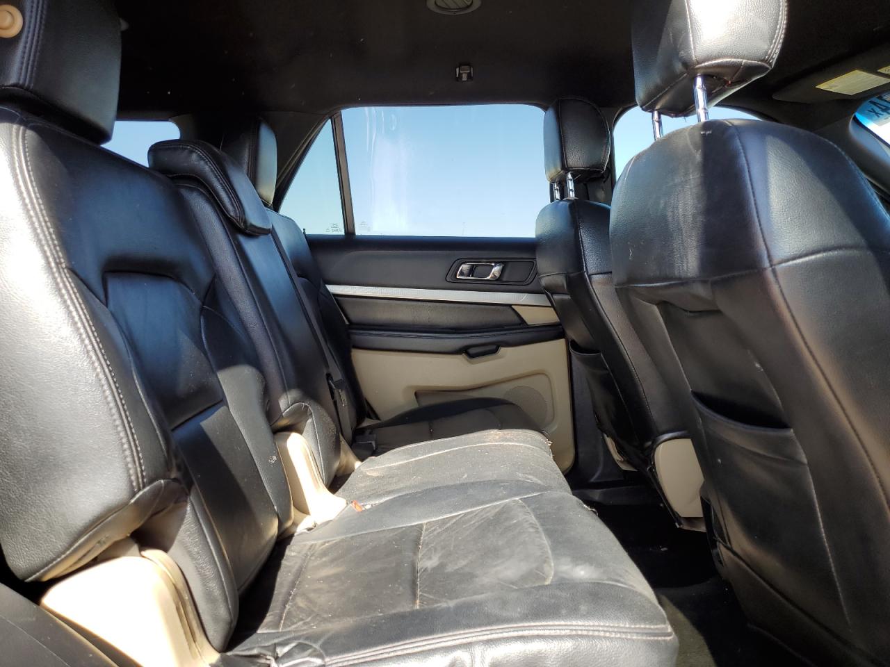 2016 Ford Explorer - Image 11