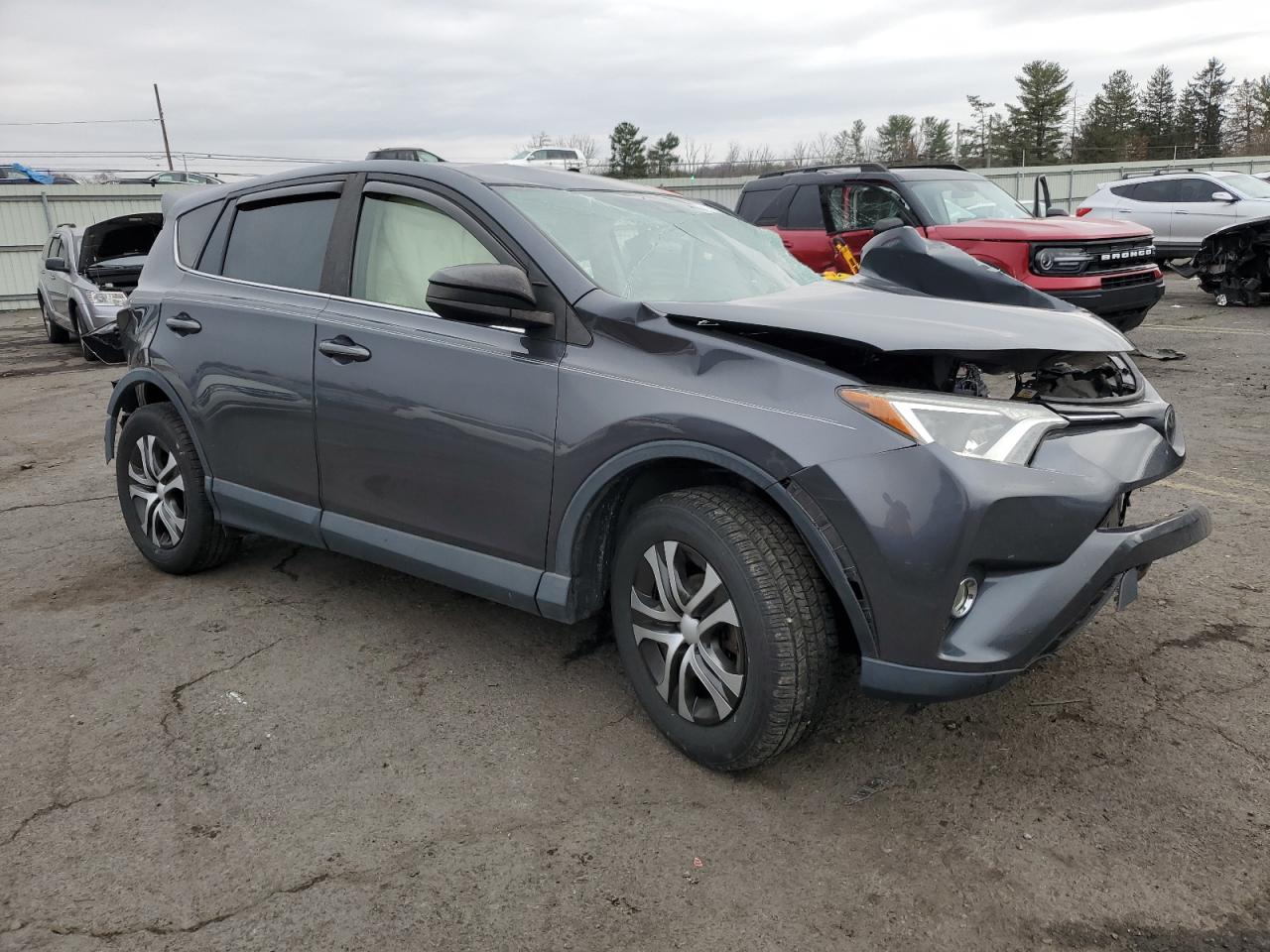 VIN JTMBFREV0JD224816 2018 TOYOTA RAV4 no.4