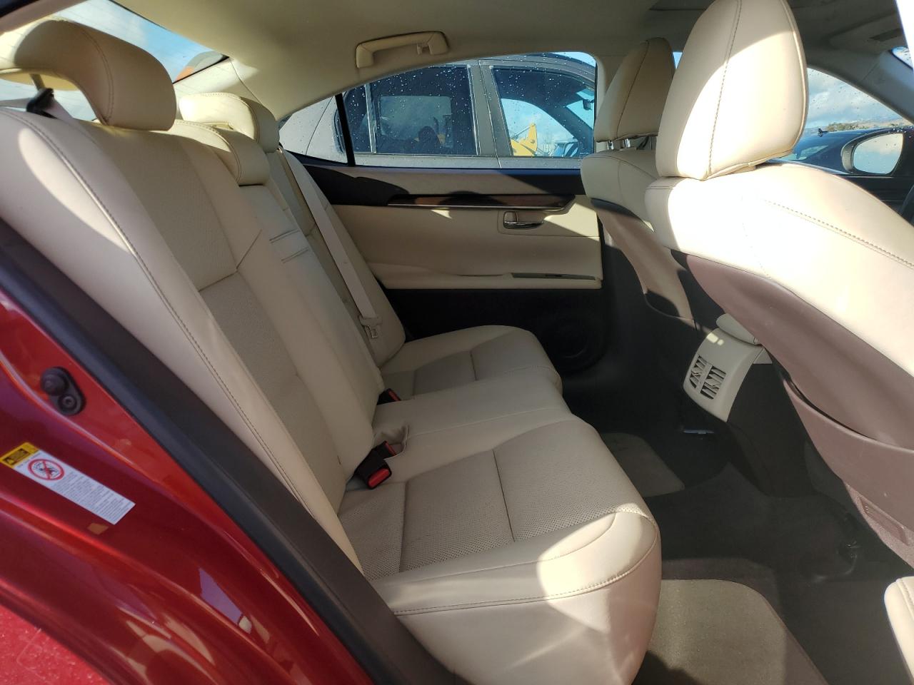 2016 Lexus ES - Image 10