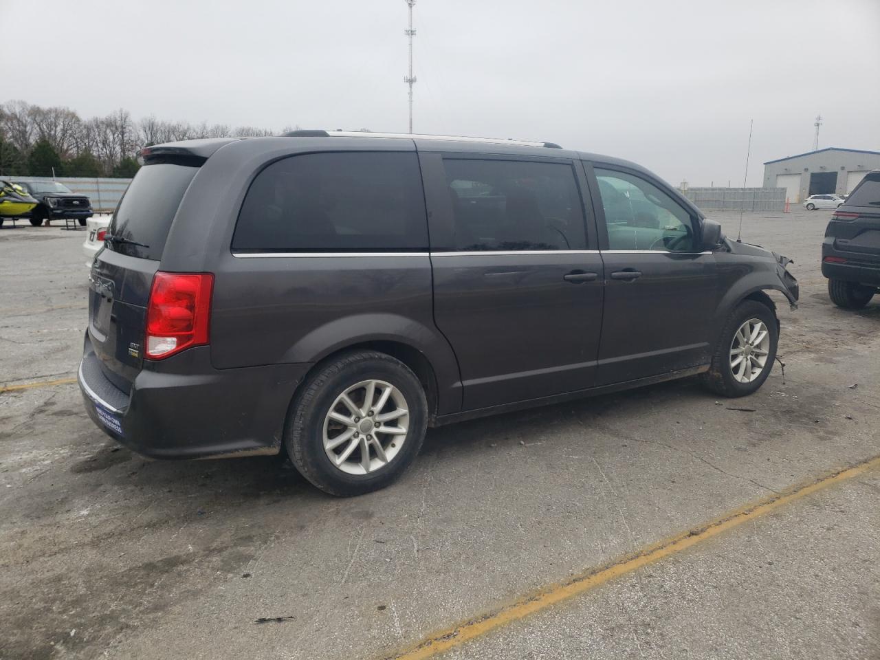 2018 Dodge Caravan - Image 3
