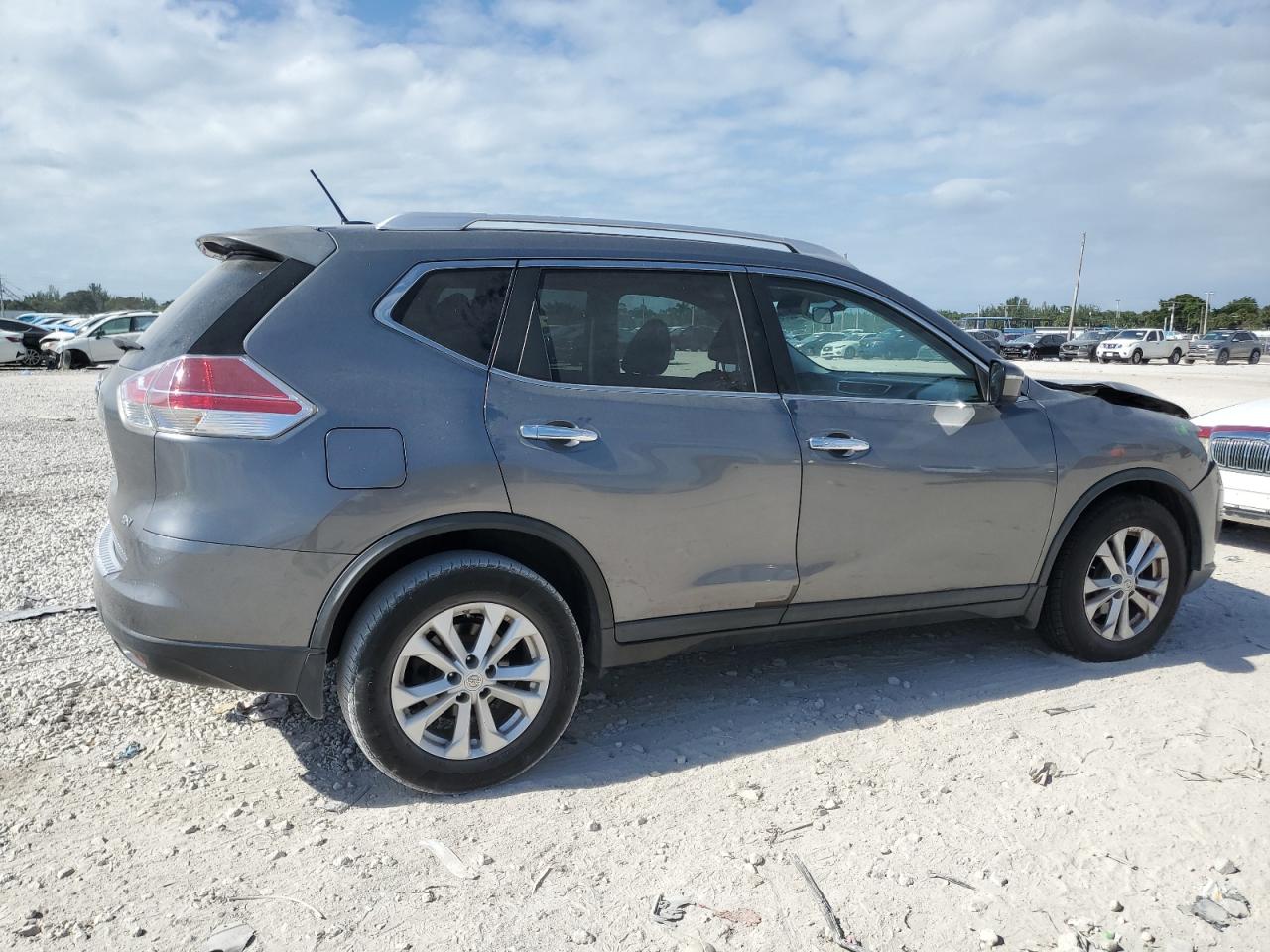 2015 Nissan Rogue - Image 3