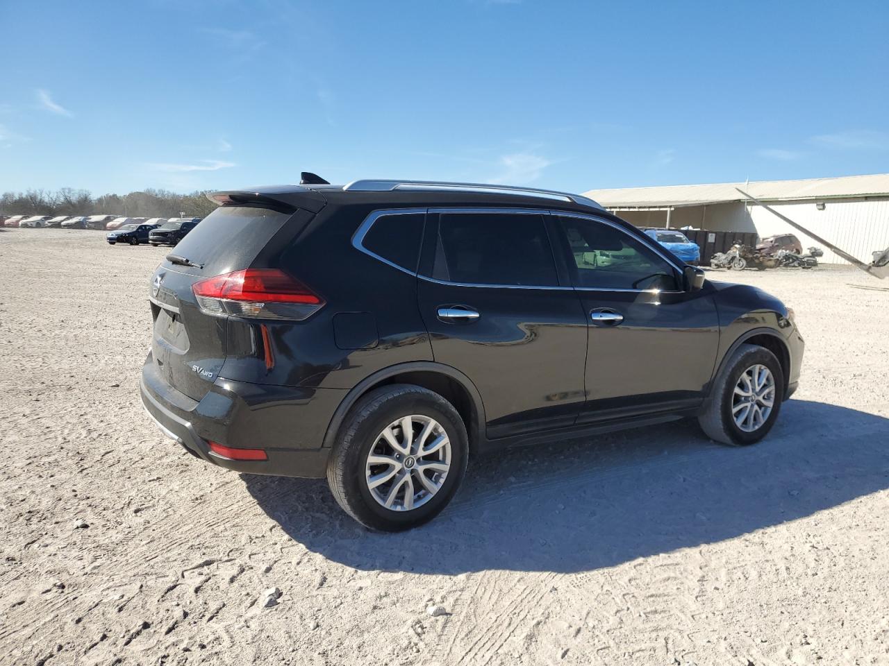 2017 Nissan Rogue - Image 3