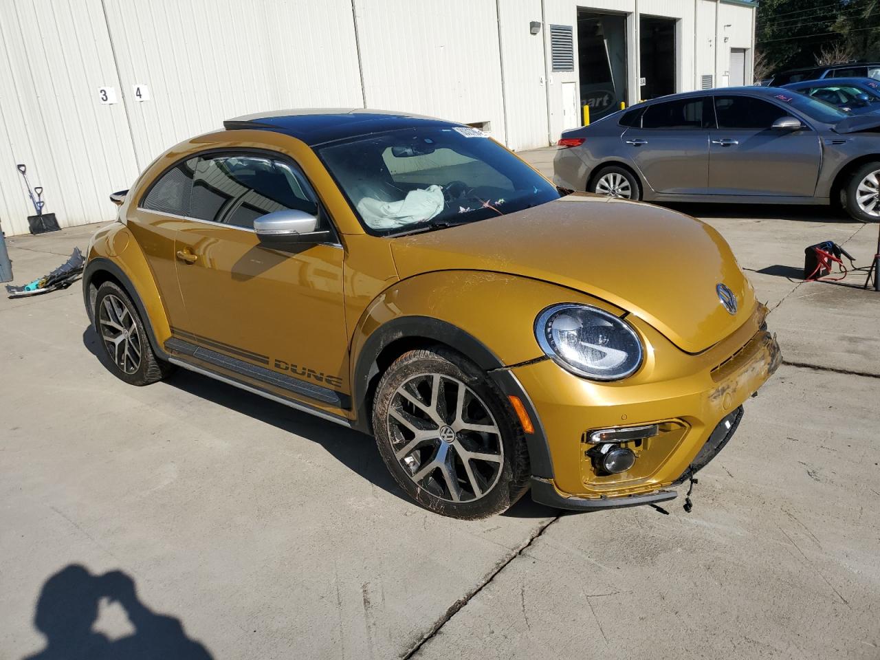 2018 Volkswagen Beetle - Image 4