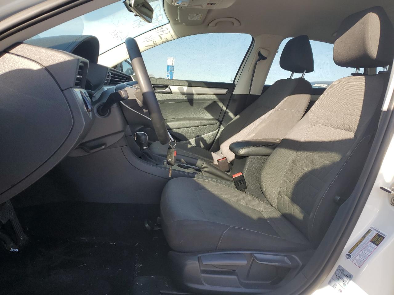 2021 Volkswagen Passat - Image 7