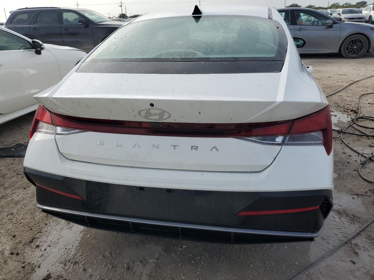 2024 Hyundai Elantra - Image 6