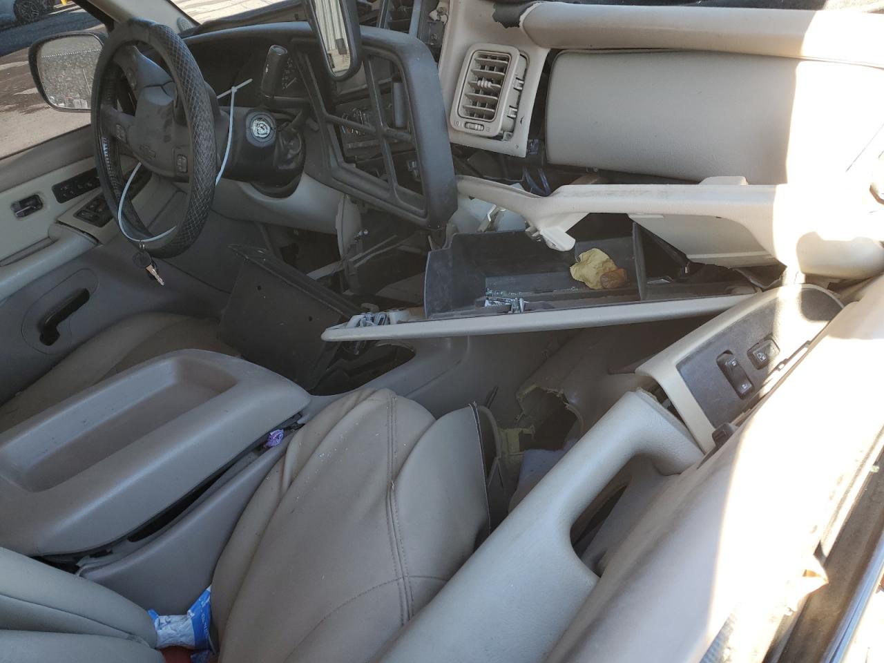 2003 Chevrolet Tahoe - Image 8