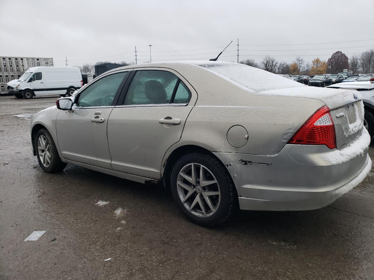 2010 Ford Fusion - Image 2