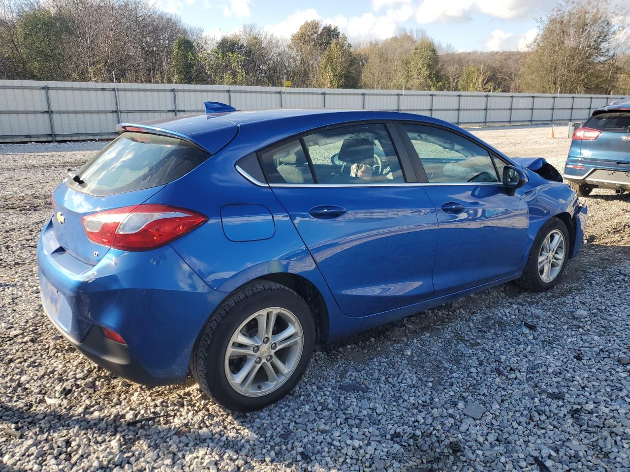 2018 Chevrolet Cruze - Image 3
