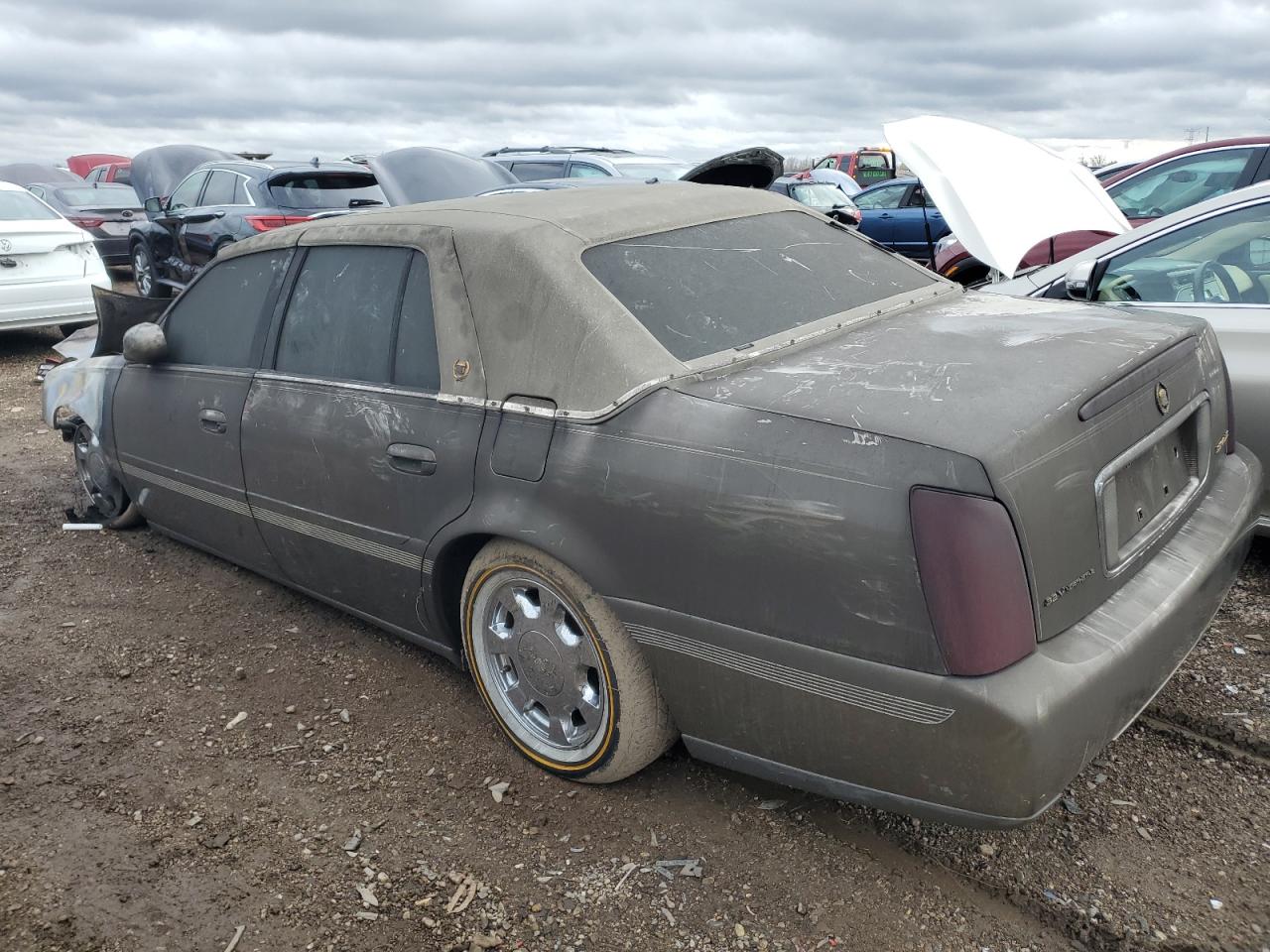 2001 Cadillac De Ville - Image 2