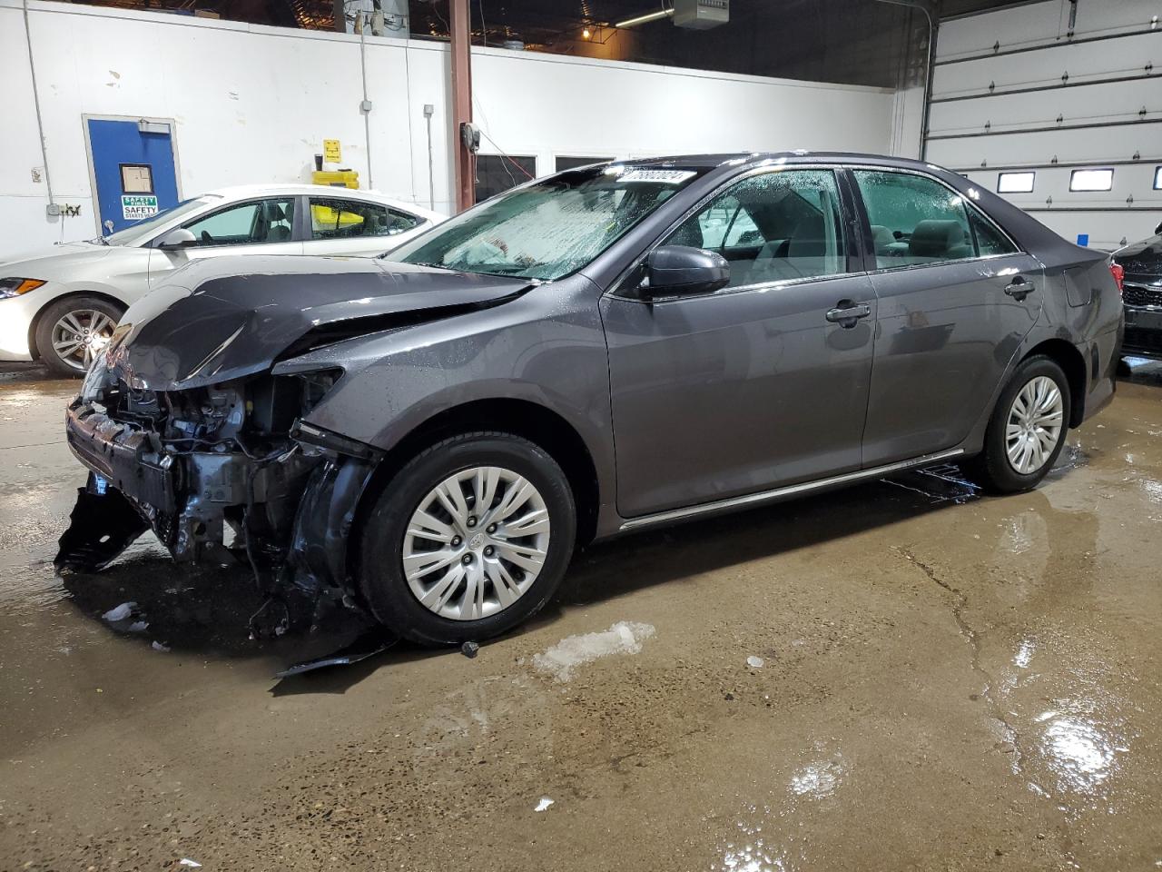 VIN 4T4BF1FKXDR318634 2013 TOYOTA CAMRY no.1