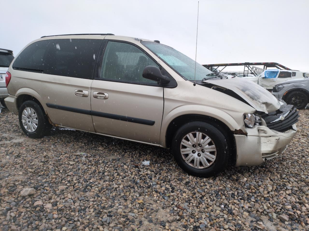 2005 Chrysler Town & Country - Image 4