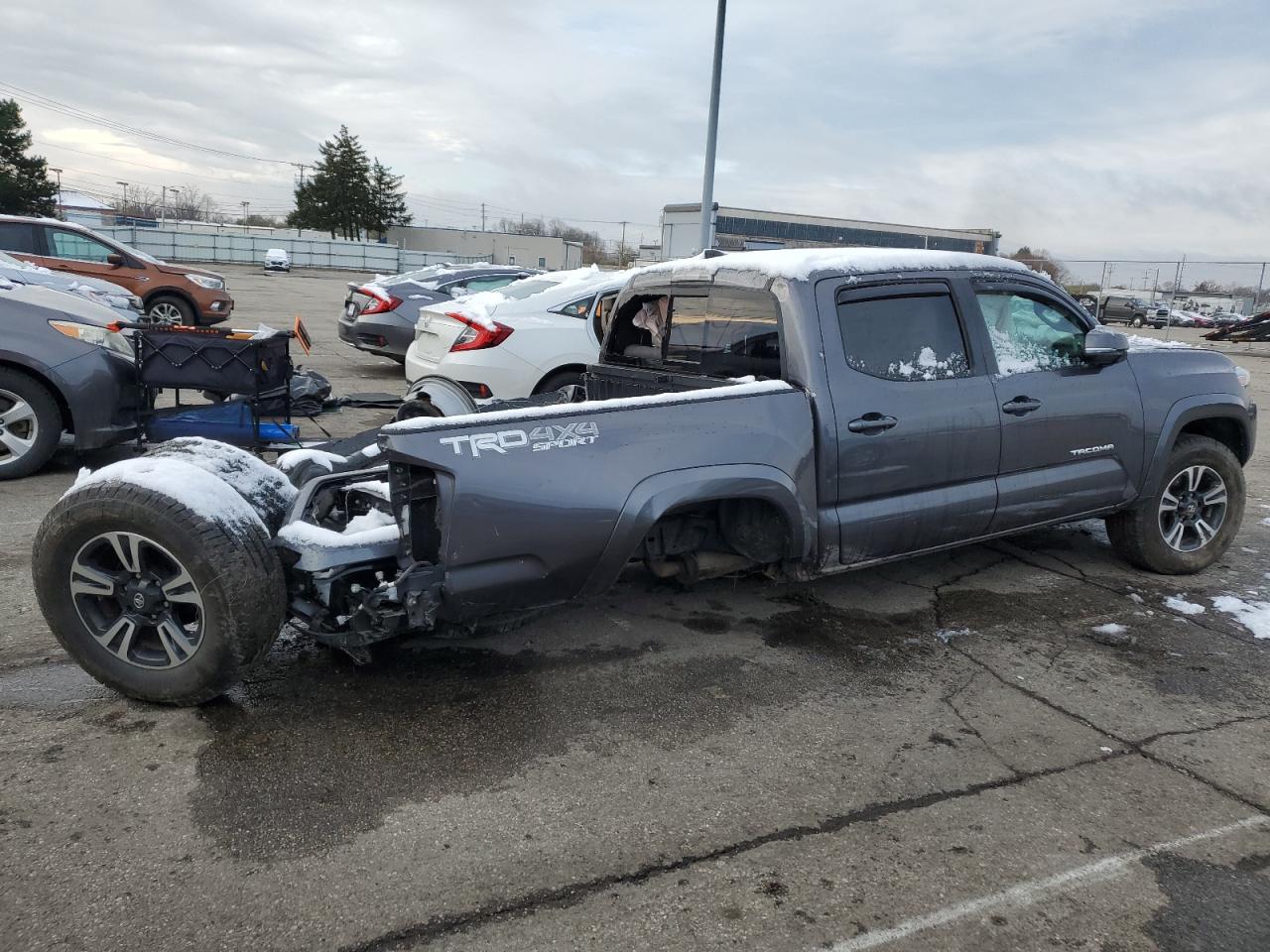 VIN 5TFCZ5AN5JX141682 2018 TOYOTA TACOMA no.3