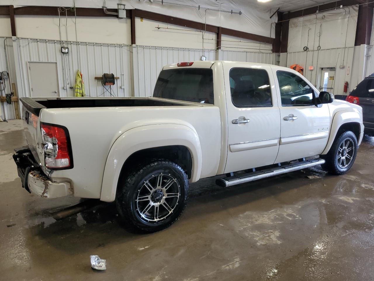 2011 GMC Sierra - Image 3