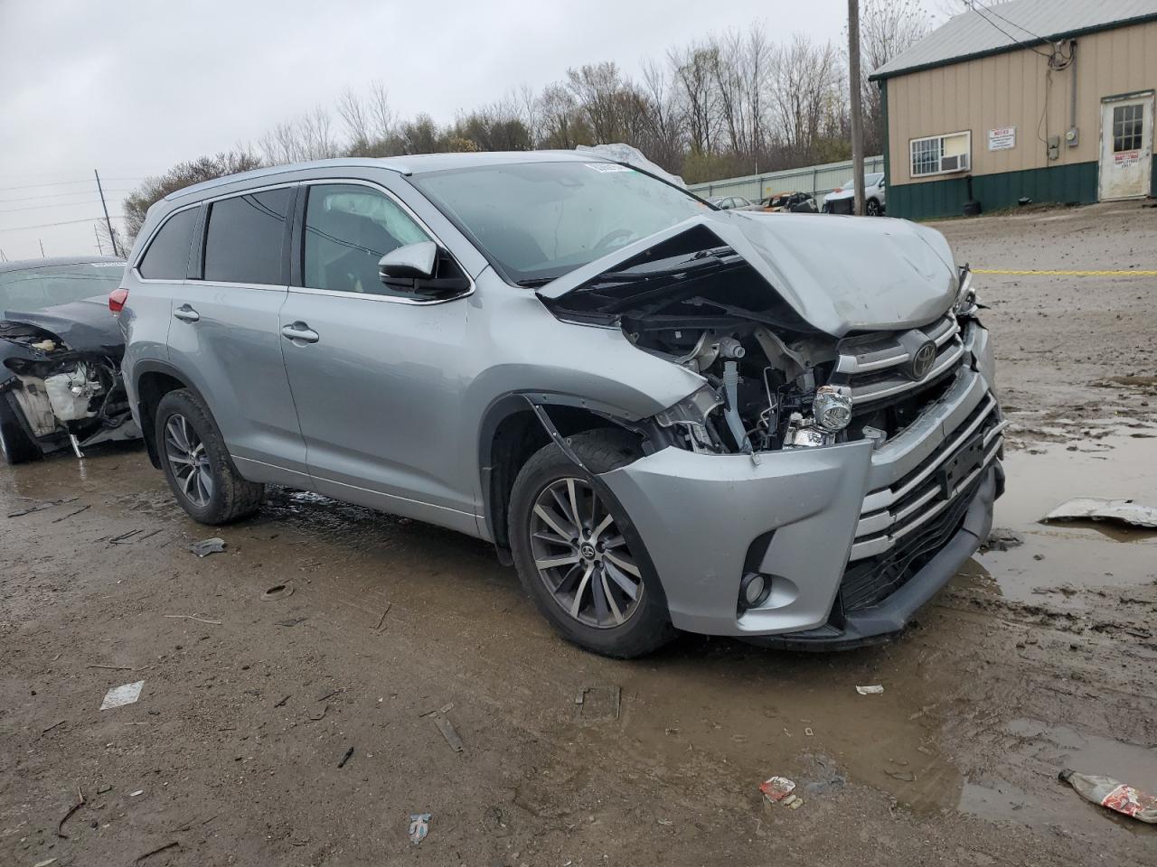 2017 Toyota Highlander - Image 4