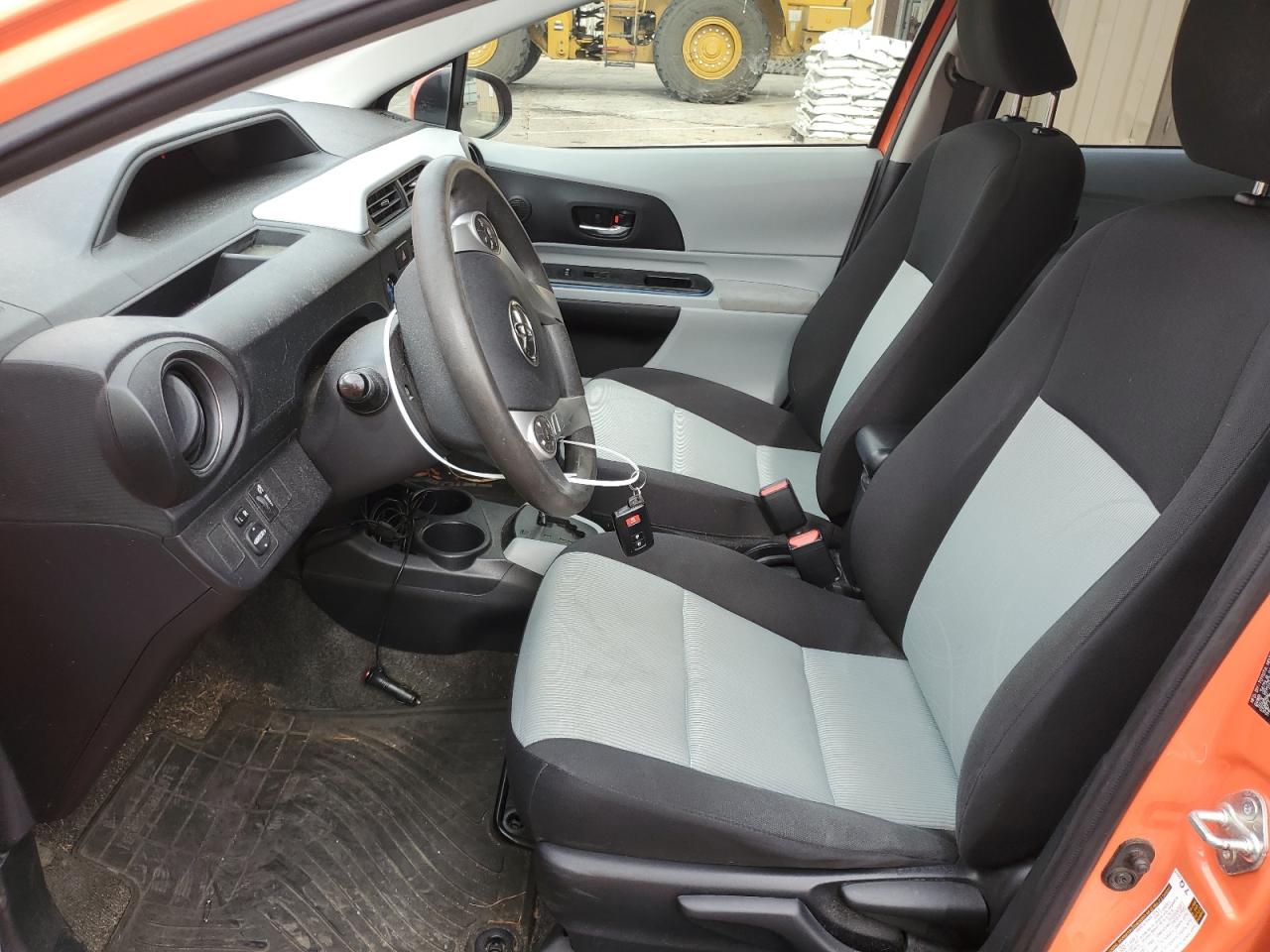 2012 Toyota Prius - Image 7