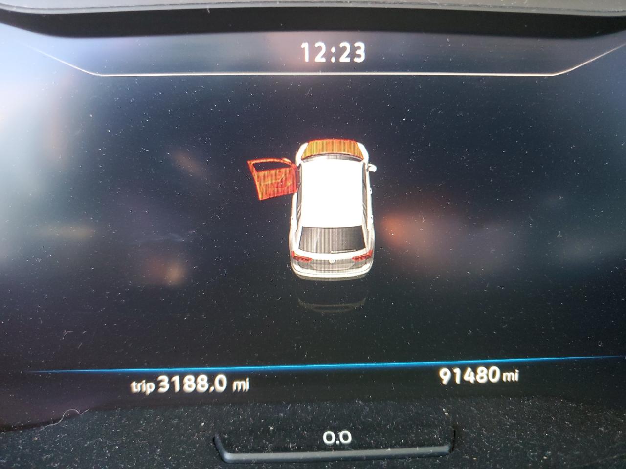 2018 Volkswagen Tiguan - Image 9