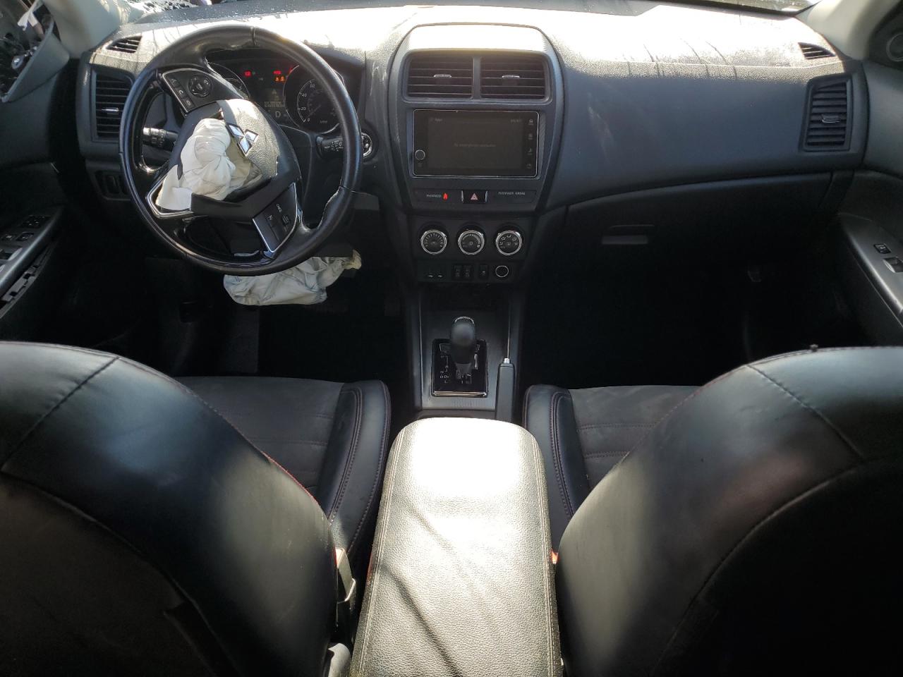 2018 Mitsubishi Outlander - Image 8