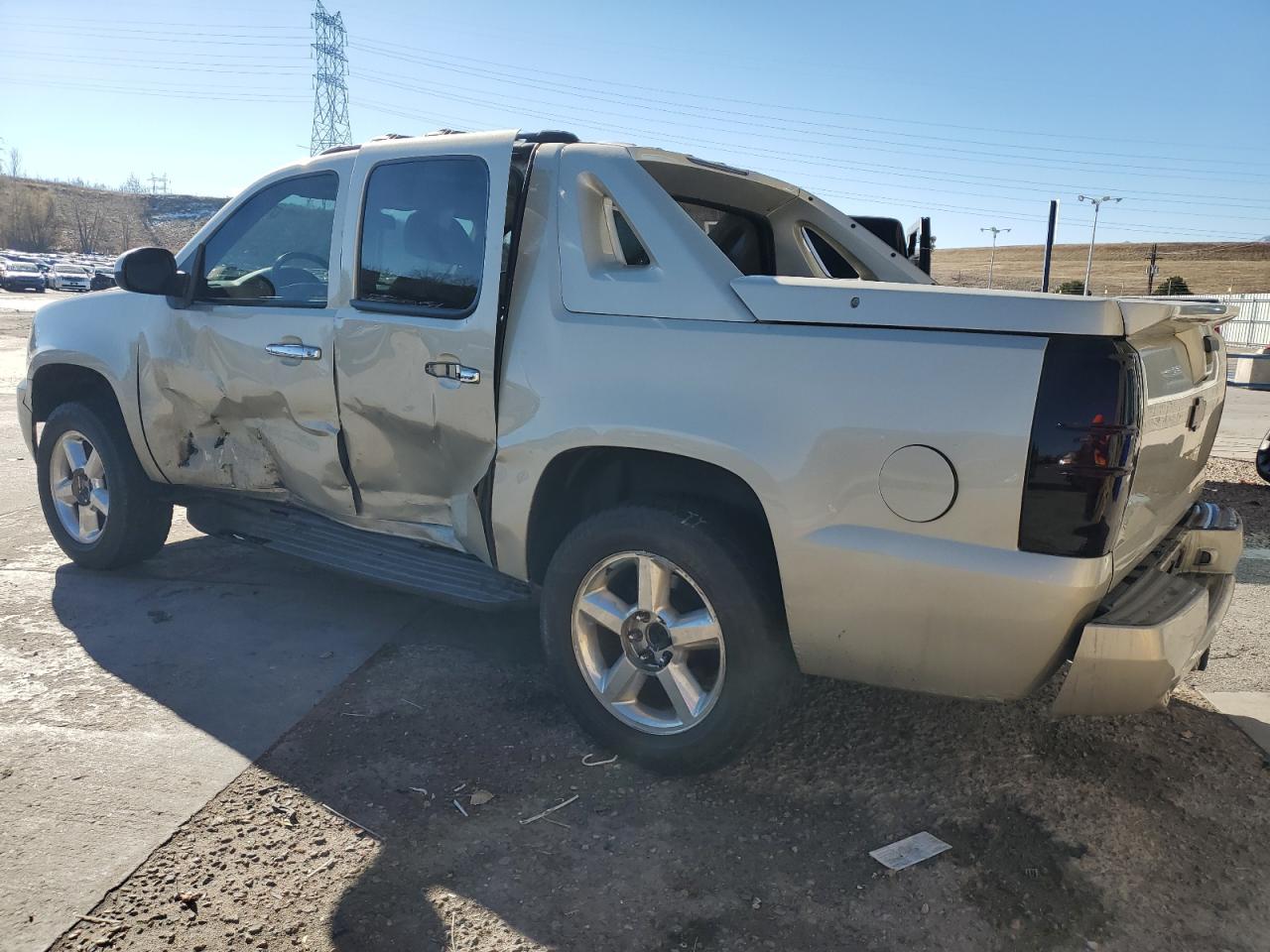 2007 Chevrolet Avalanche - Image 2