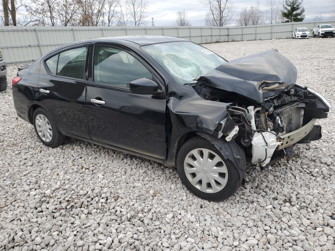 VIN 3N1CN7AP2JL806898 2018 NISSAN VERSA no.4