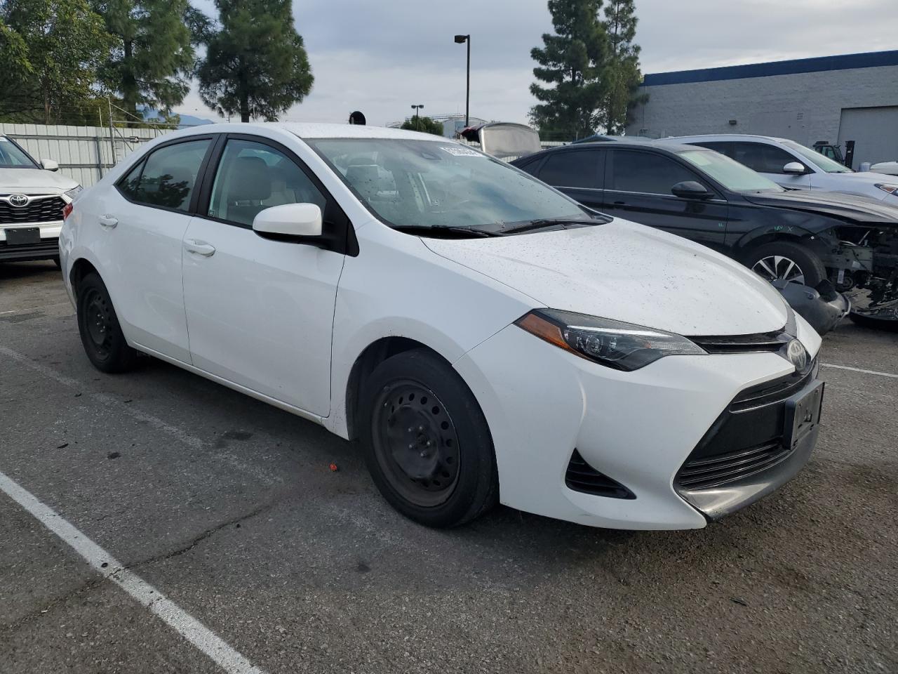 VIN 2T1BURHE6JC052659 2018 TOYOTA COROLLA no.4