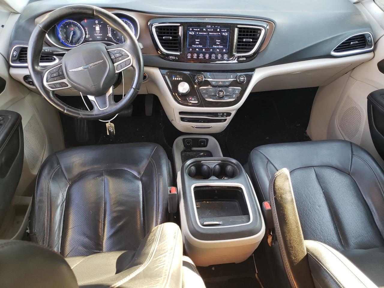2017 Chrysler Pacifica - Image 8