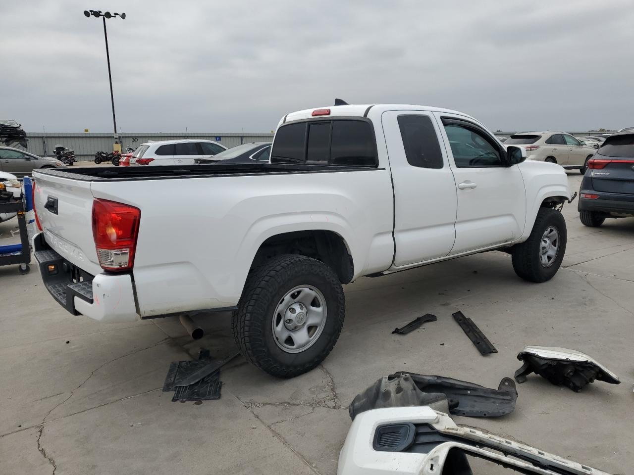 VIN 5TFRX5GN0HX075768 2017 TOYOTA TACOMA no.3