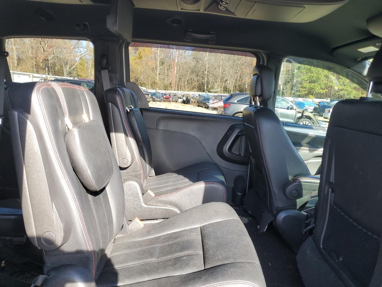2019 Dodge Caravan - Image 11